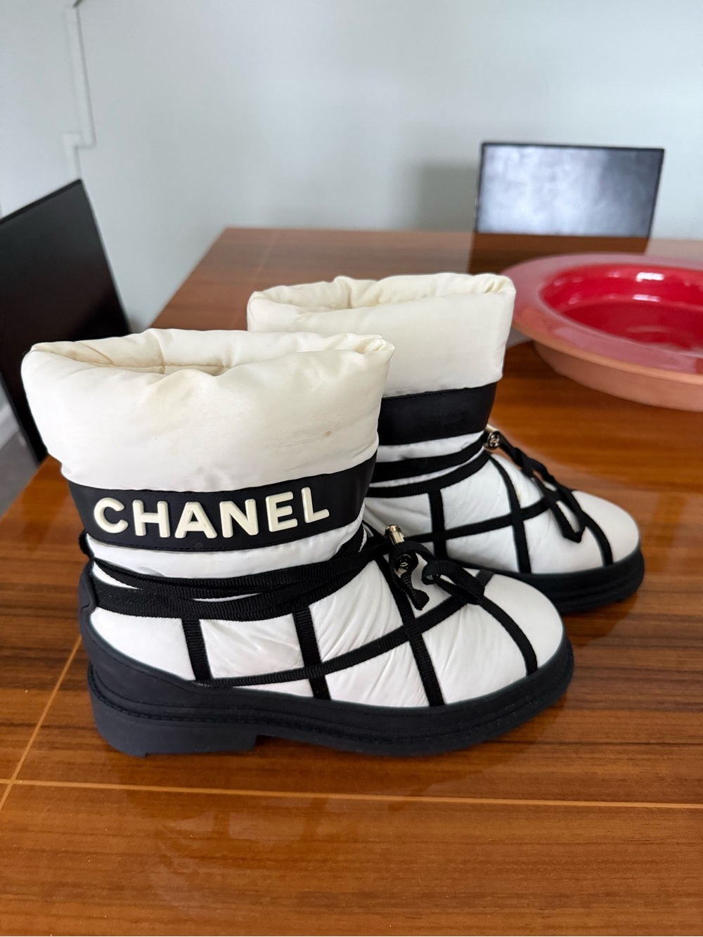 CHANEL White and Black Quilted Lace-Up Snow Boots
